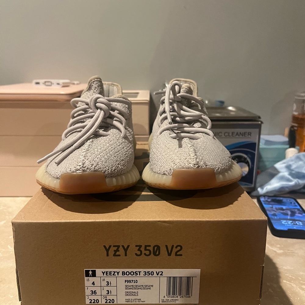 Adidas YEEZYS size 34